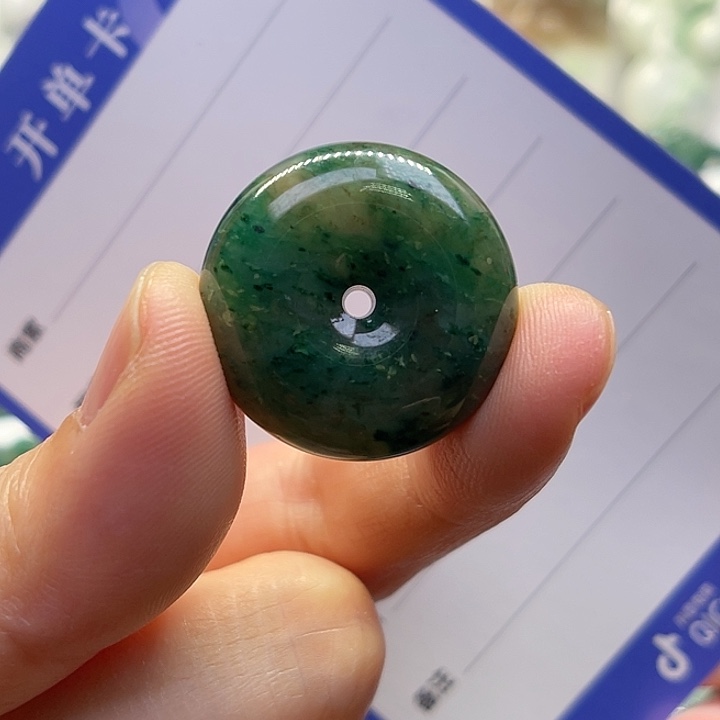 未镶嵌独山玉颈饰