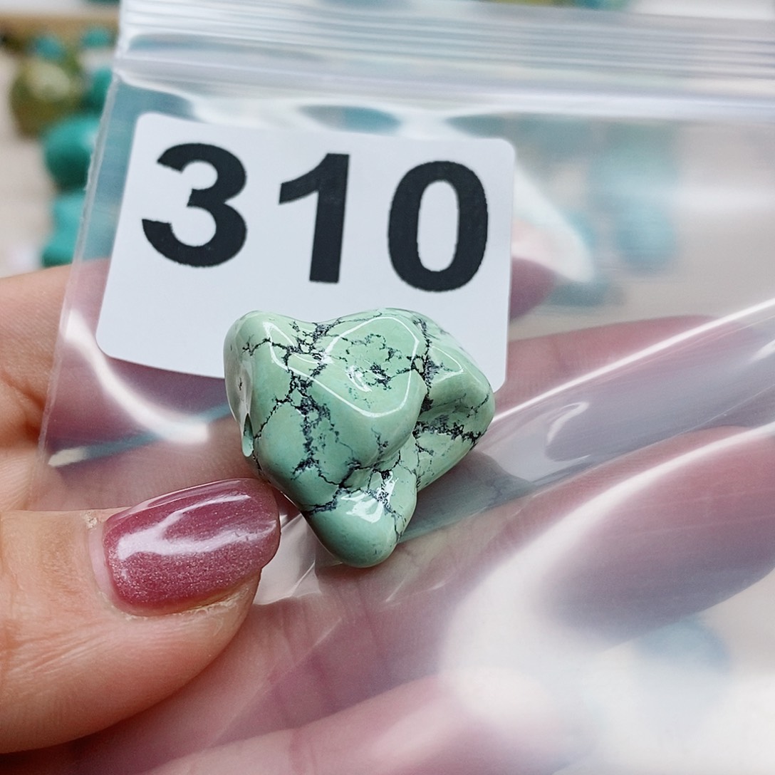 绿松石颈饰未镶嵌