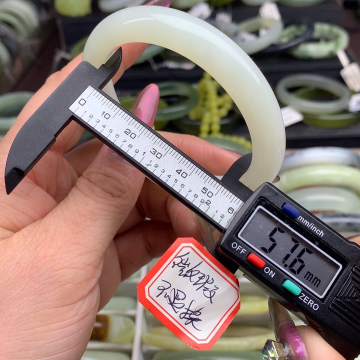 蛇纹石玉手镯未镶嵌492