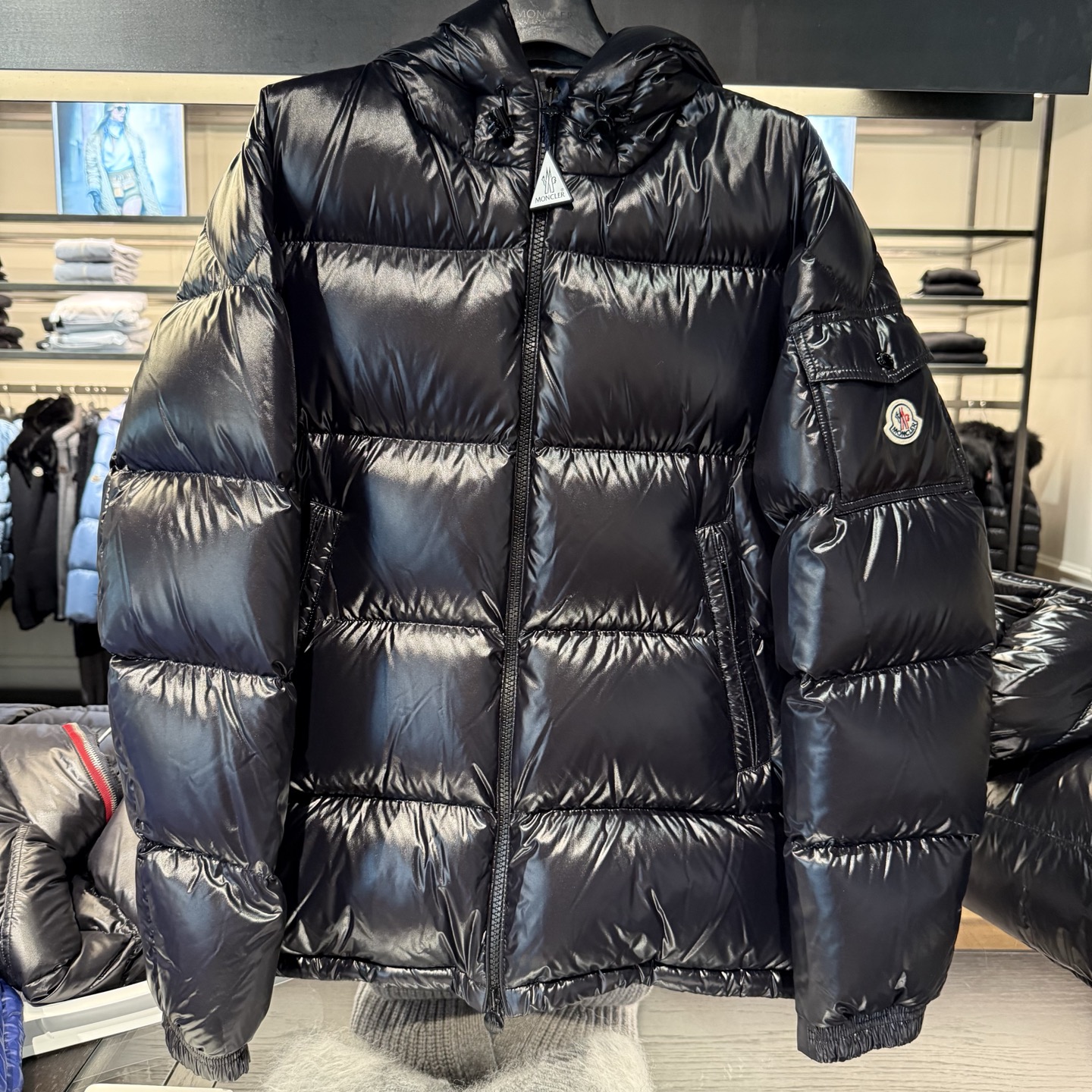 未使用 MONCLER 蒙口男款黑色ECRINS爆款码数