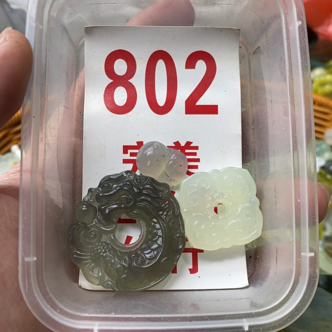 蛇纹石玉挂坠未镶嵌