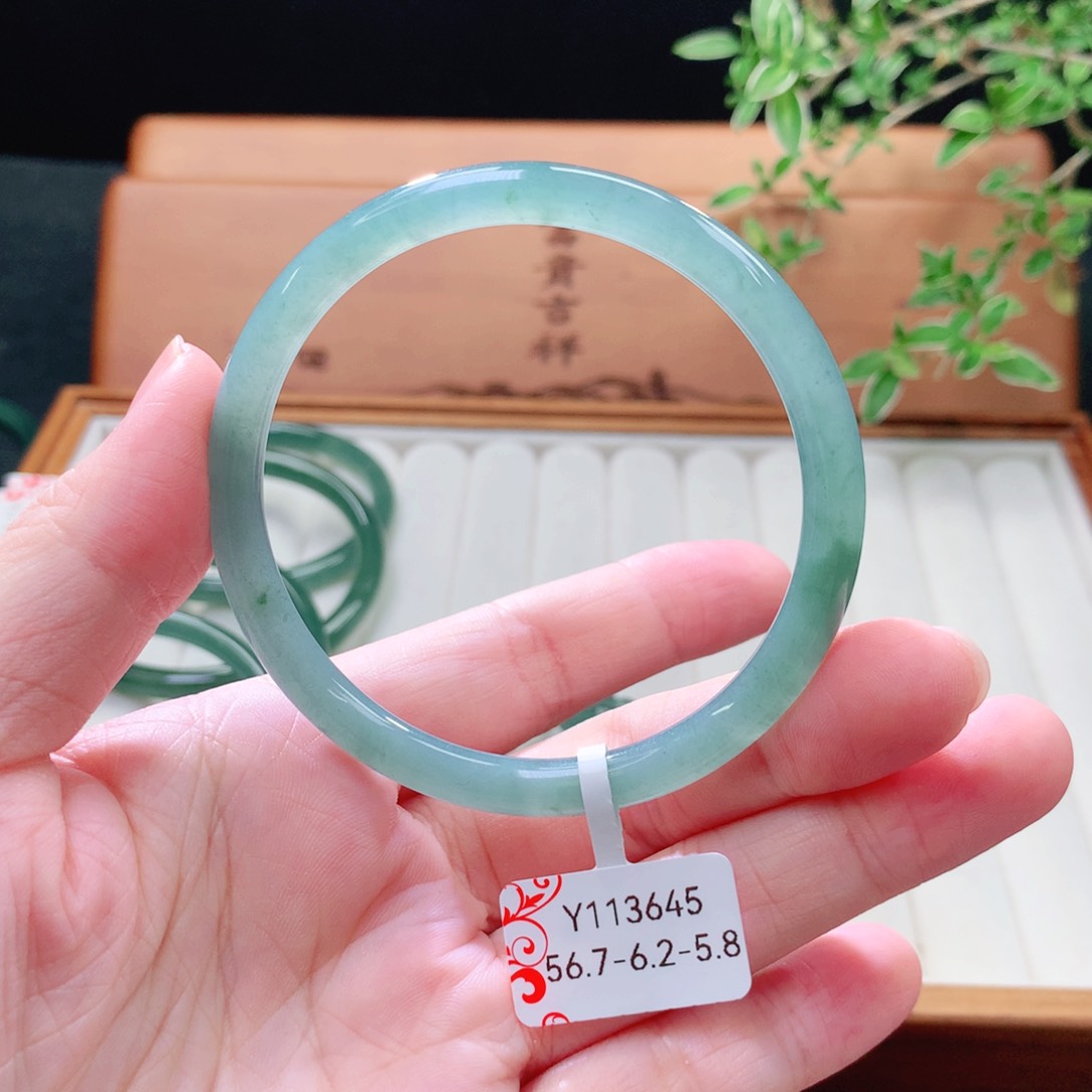 未镶嵌手镯（圆镯）翡翠