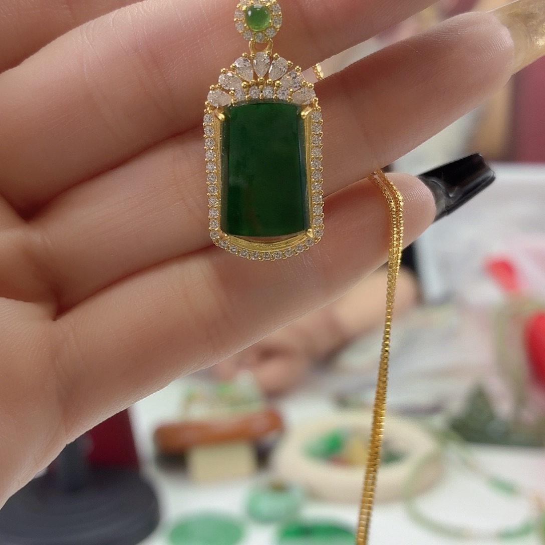 翡翠银S925镶嵌颈饰翡翠