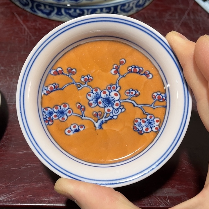 瓷片///////直径10厘米。红西西。