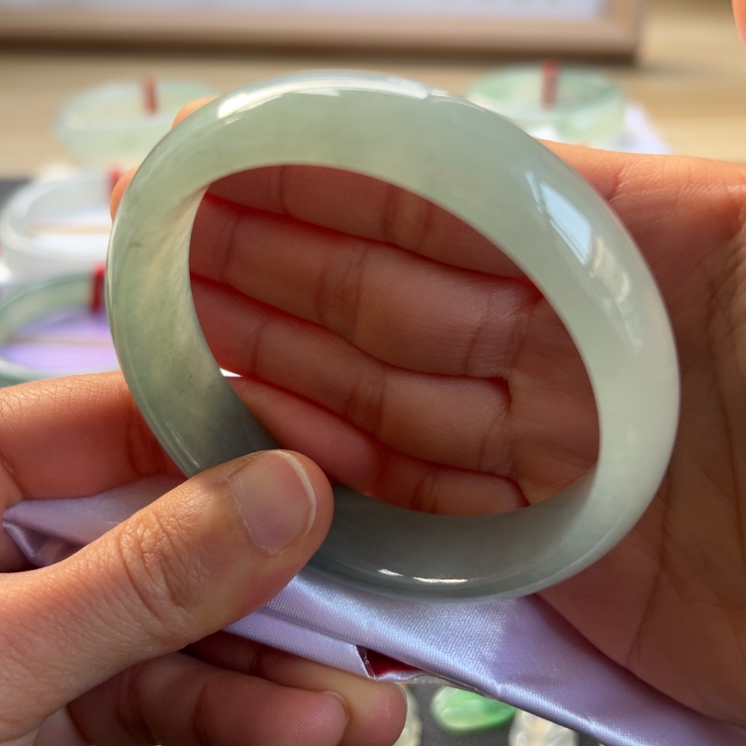 翡翠手镯未镶嵌手镯