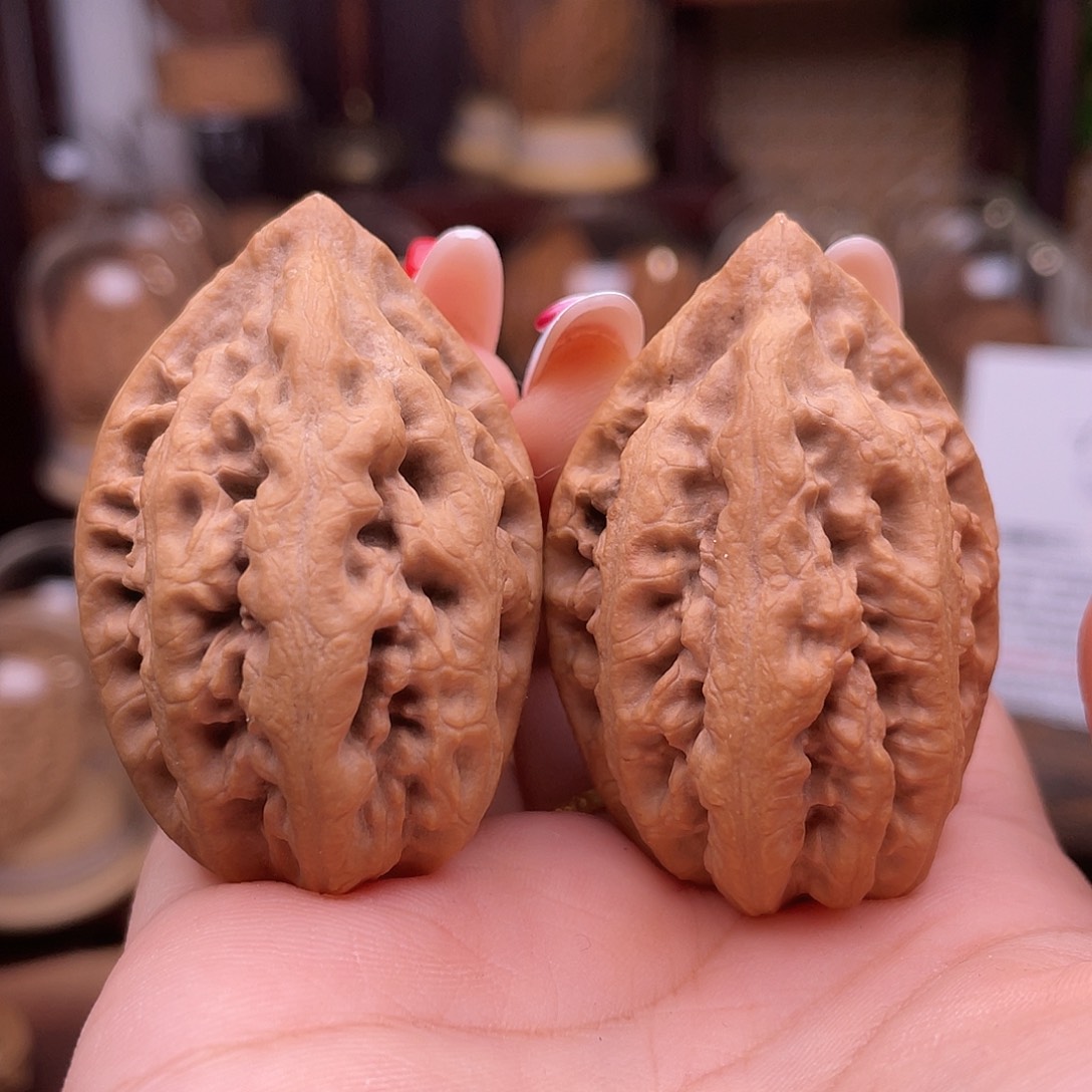 文玩核桃吊坠鸡心