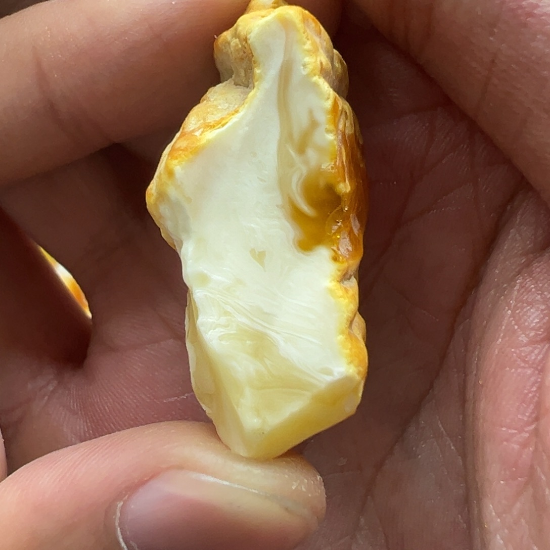 格***蒂定制琥珀蜜蜡定制