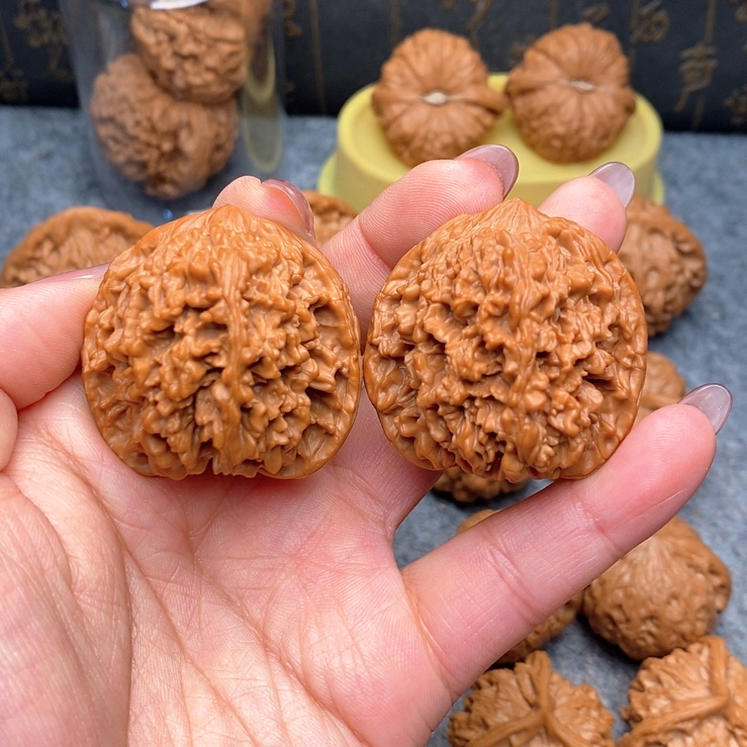 文玩核桃把件红皮满天星40