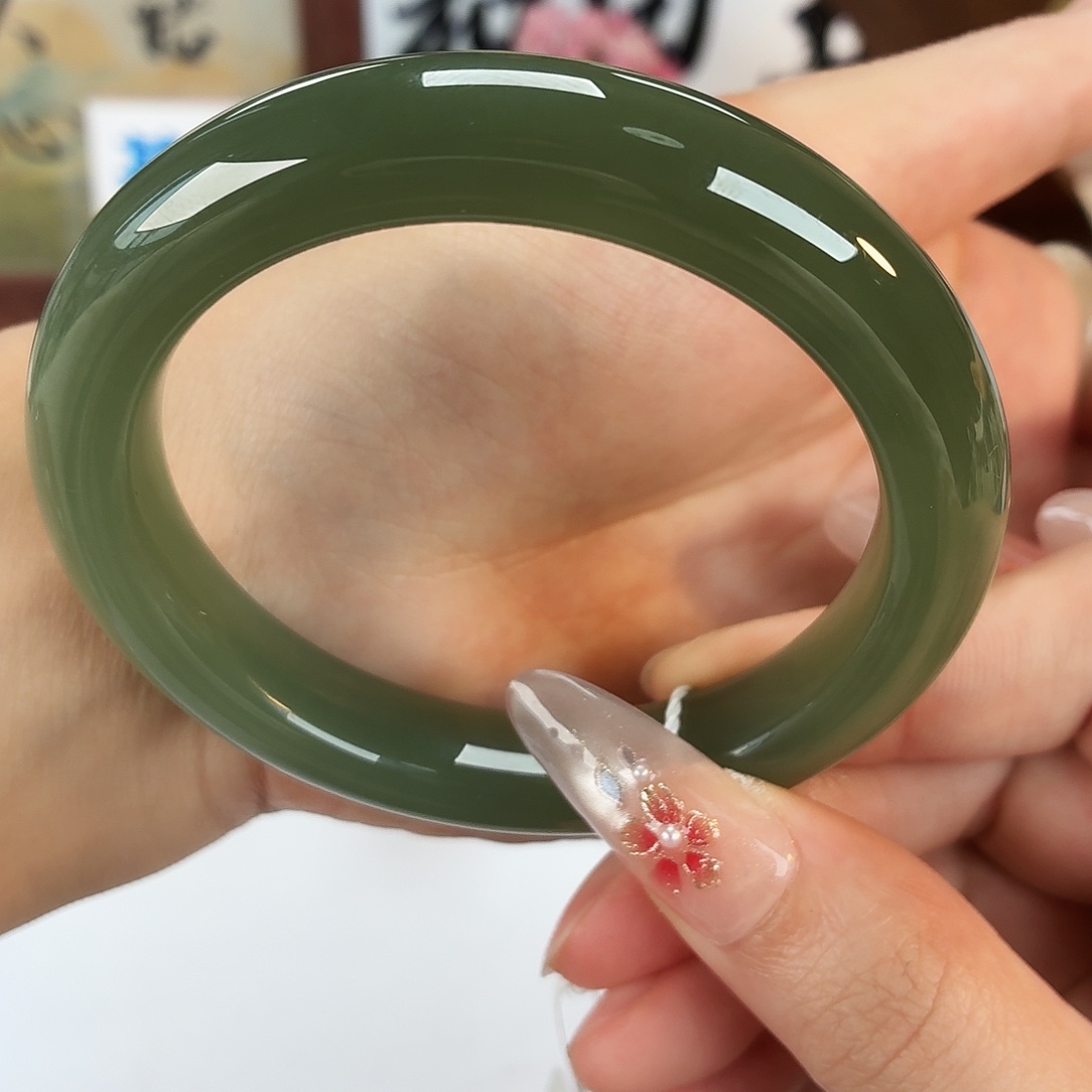 和田玉未镶嵌手镯