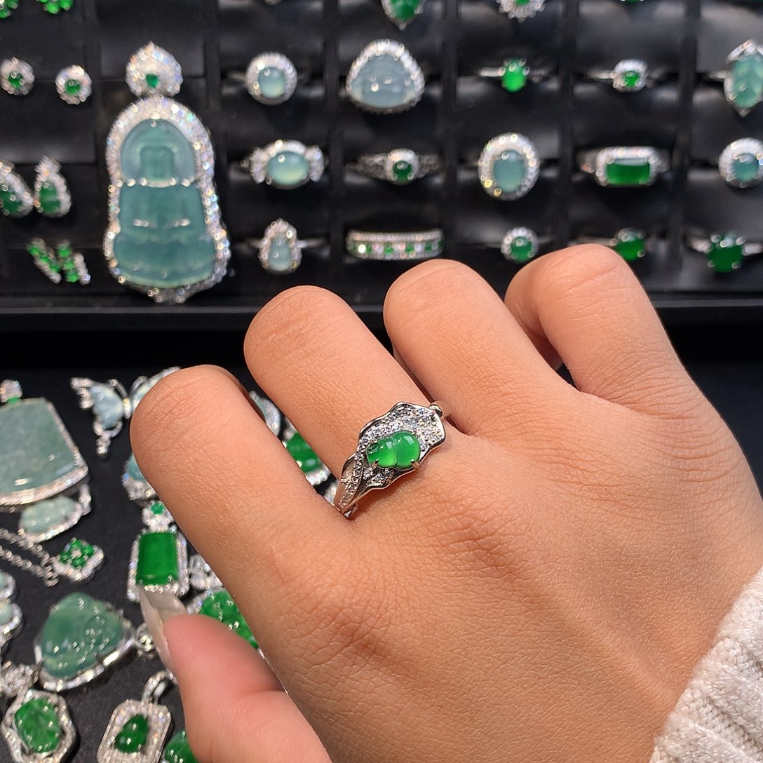 翡翠未镶嵌戒指戒指