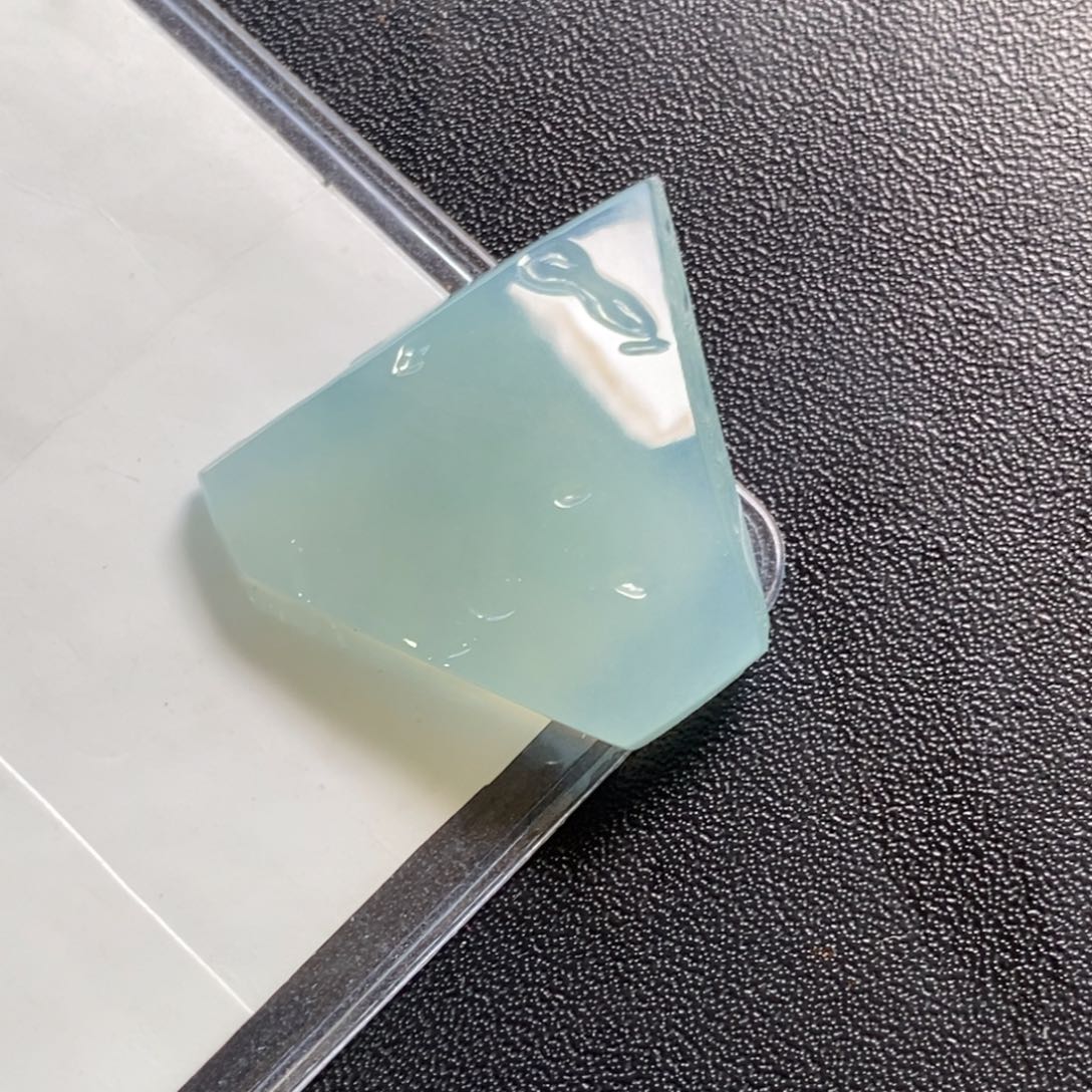 定制翡翠未镶嵌冰种起胶天空蓝吊坠