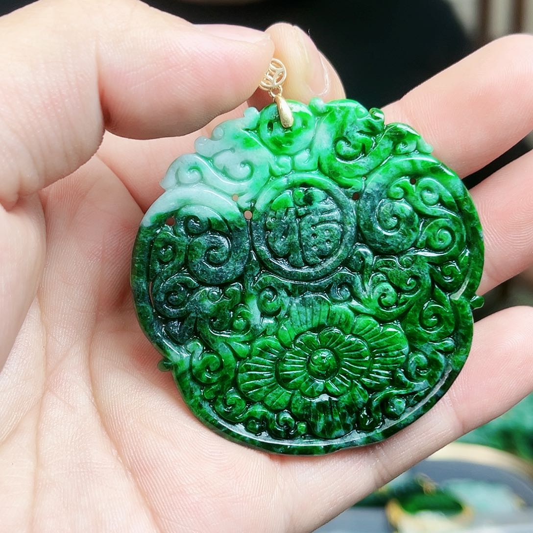 翡翠颈饰18K金镶嵌吊坠