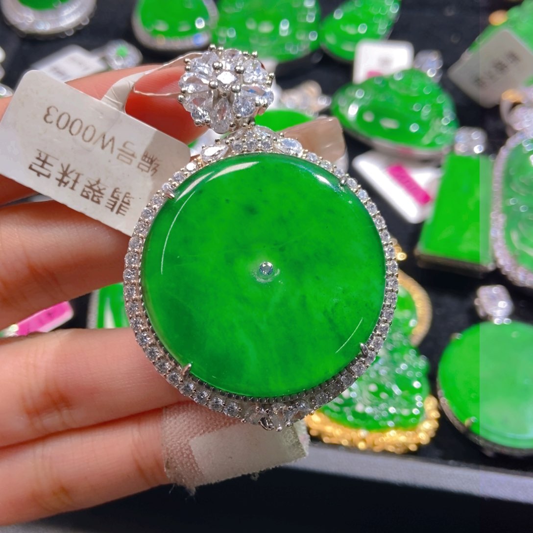 翡翠吊坠(不含链)未镶嵌孩*妈