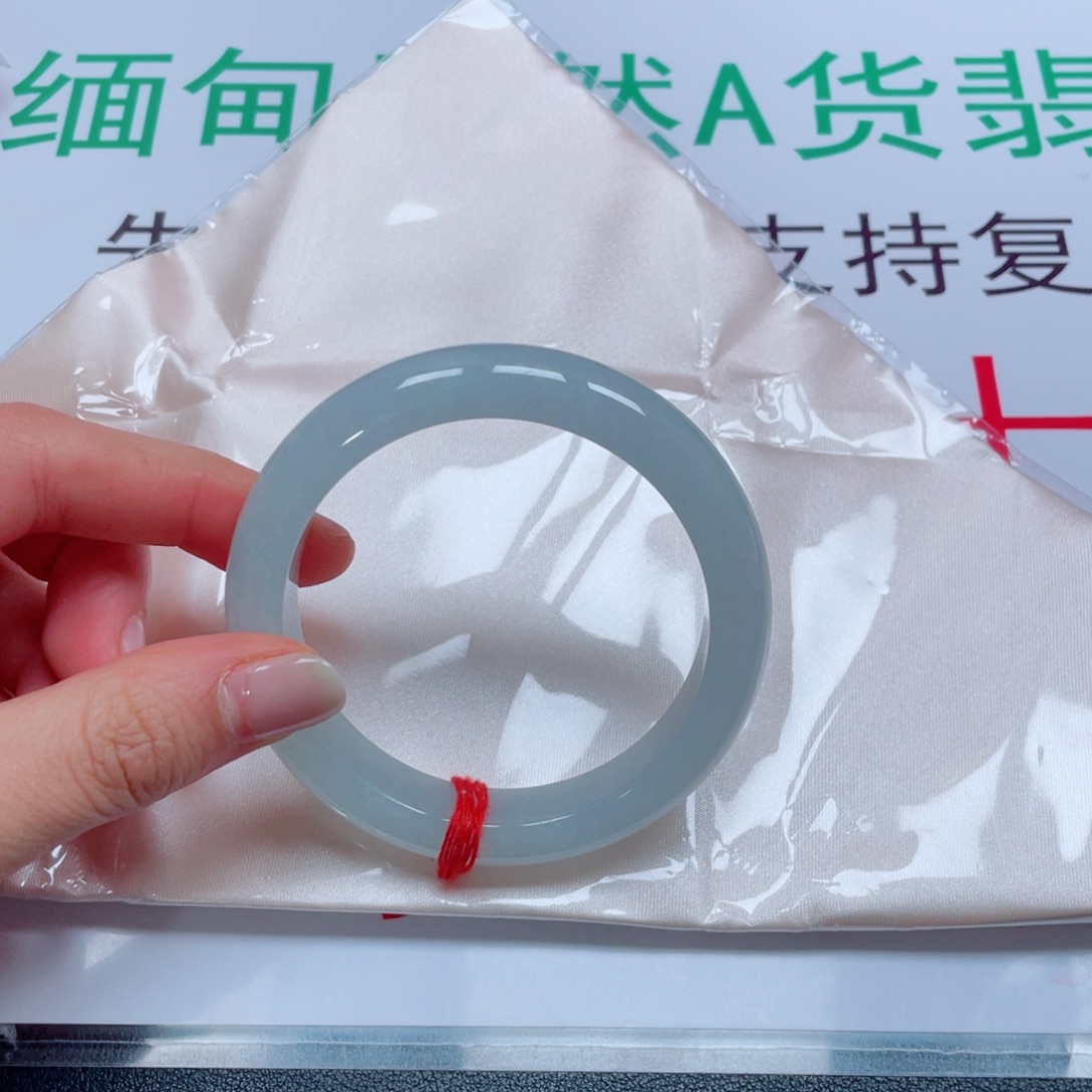 简****翡翠未镶嵌手镯糯冰