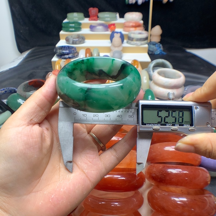 未镶嵌手镯石英质玉