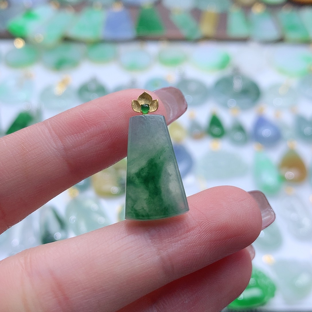 翡翠颈饰未镶嵌翡翠