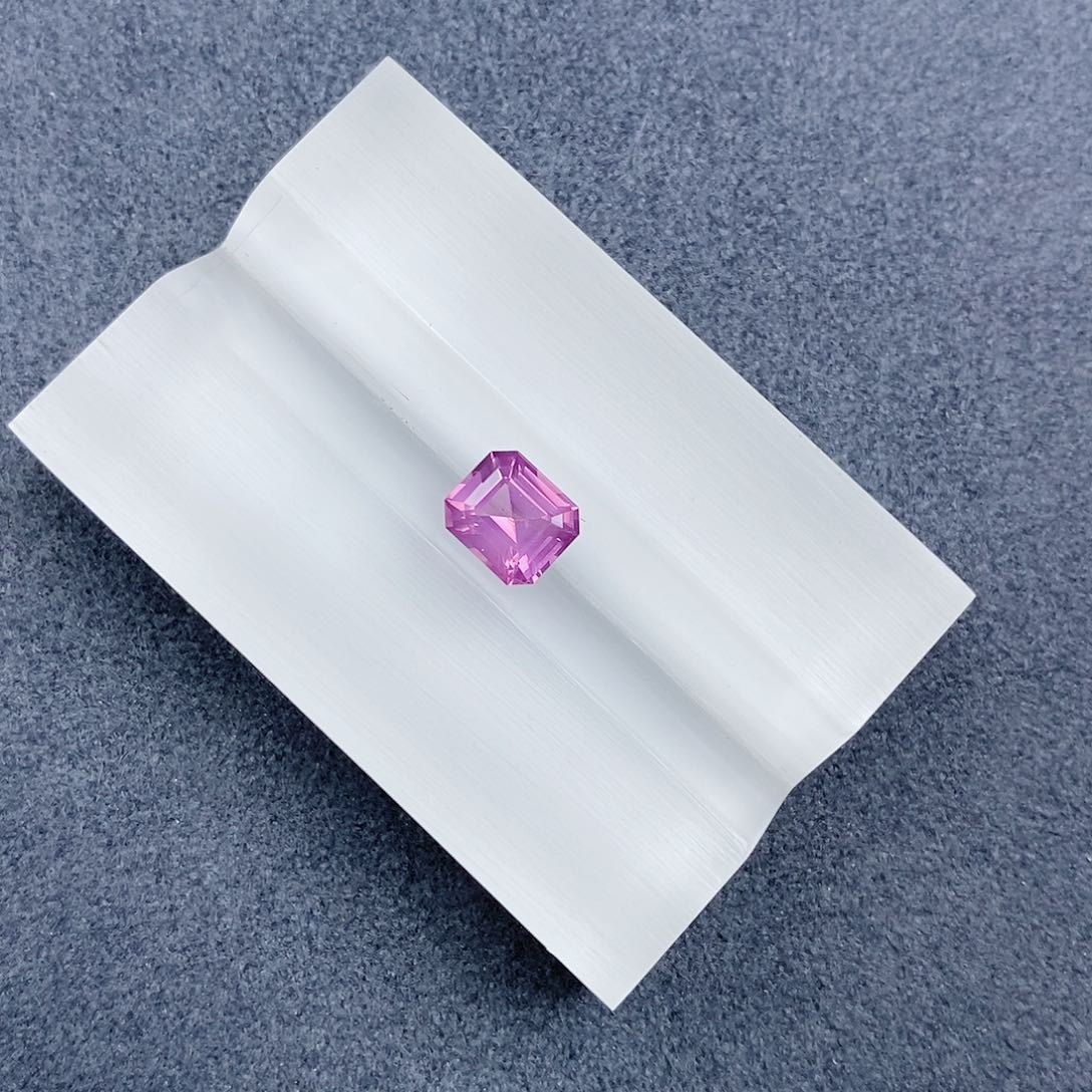 尖晶石裸石未镶嵌1.07ct马亨盖