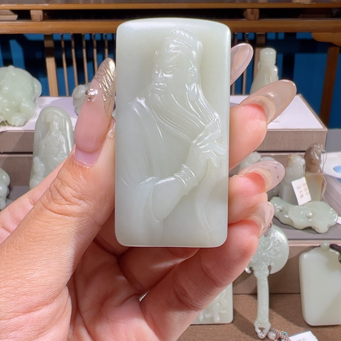 颈饰未镶嵌和田玉（糖玉）