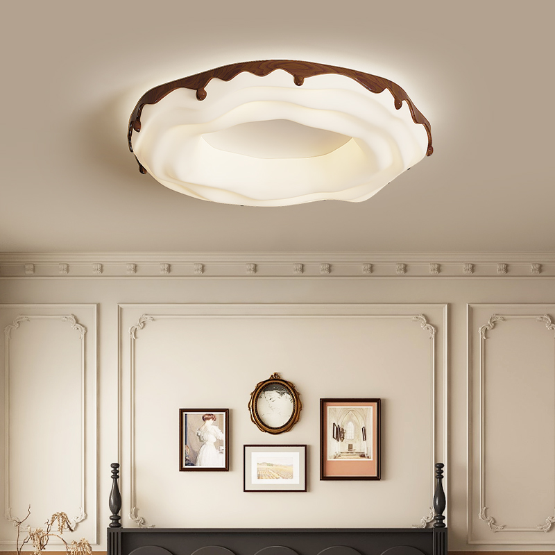 卧室灯吸顶灯2025新款创意奇曲法式奶油中古风全光谱护眼儿童房灯