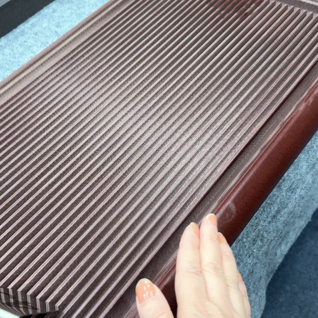 至*宝70406红龙素盘。   