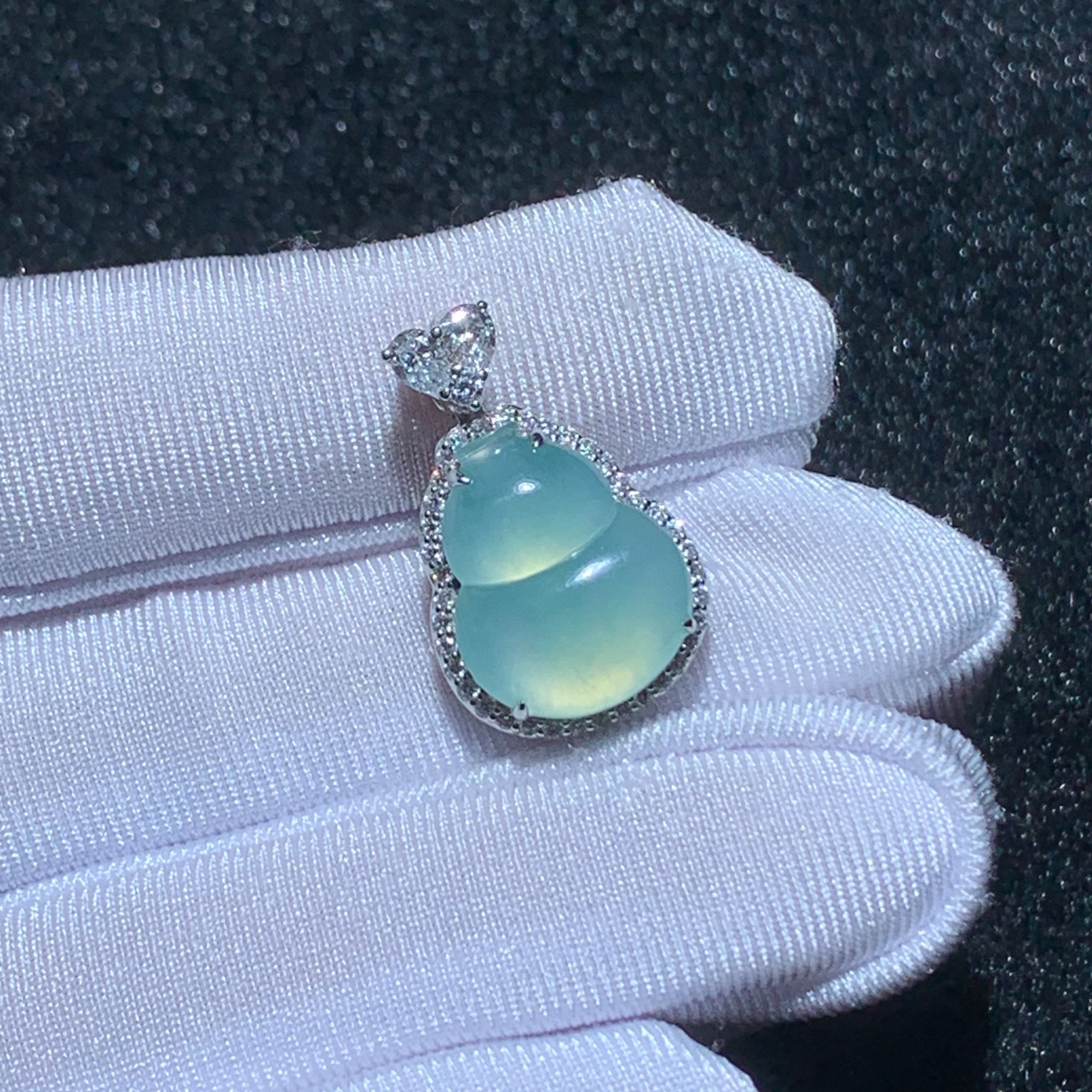 ZY-0417-3-05  天然缅甸翡翠A货  18K葫芦吊坠