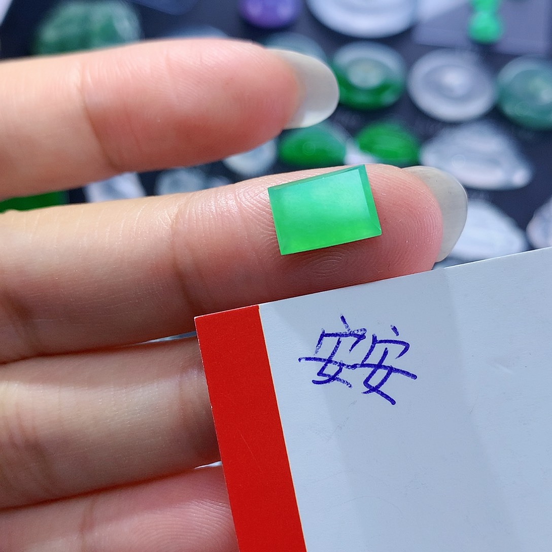 翡翠颈饰未镶嵌天然翡翠高冰马鞍