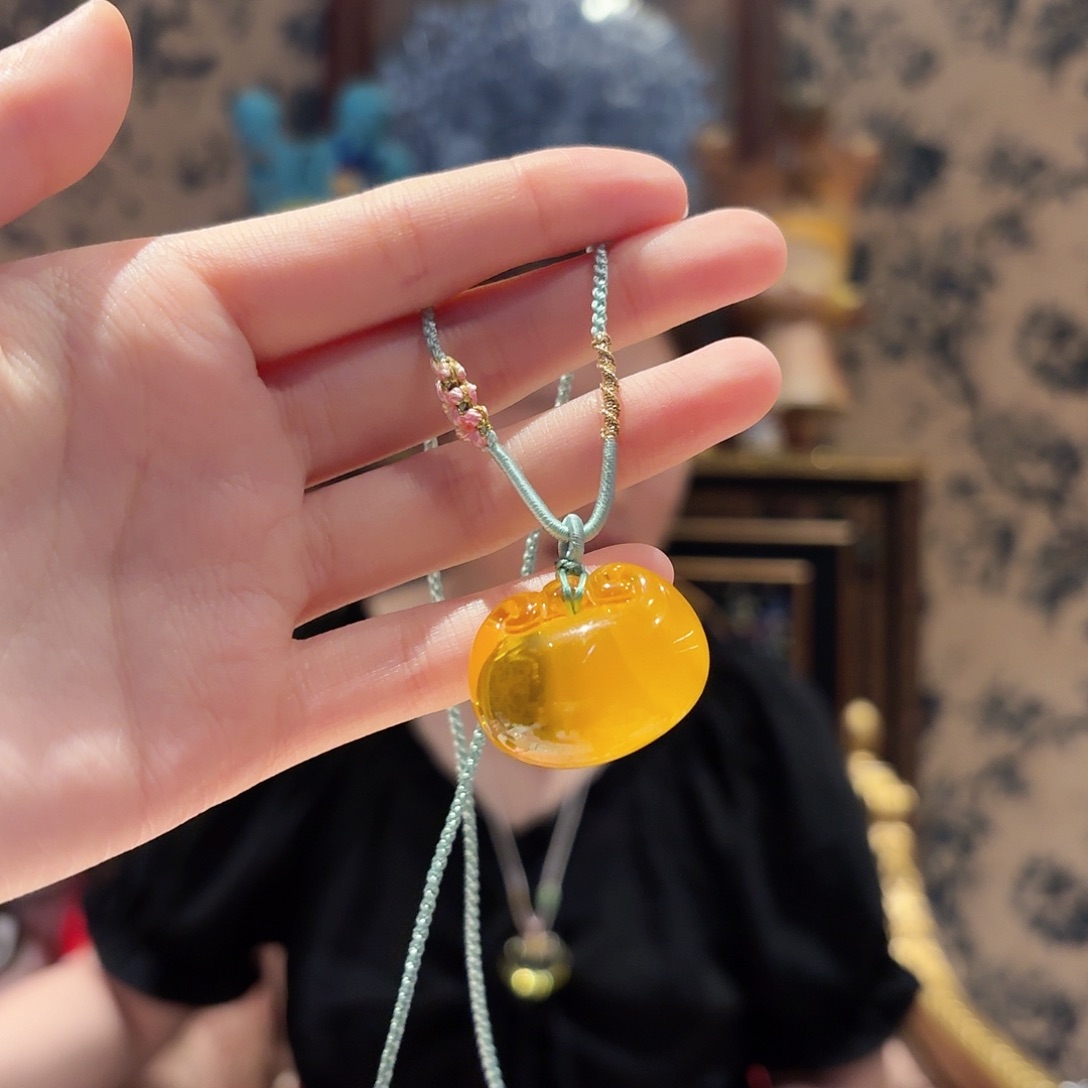 琥珀未镶嵌颈饰颈饰