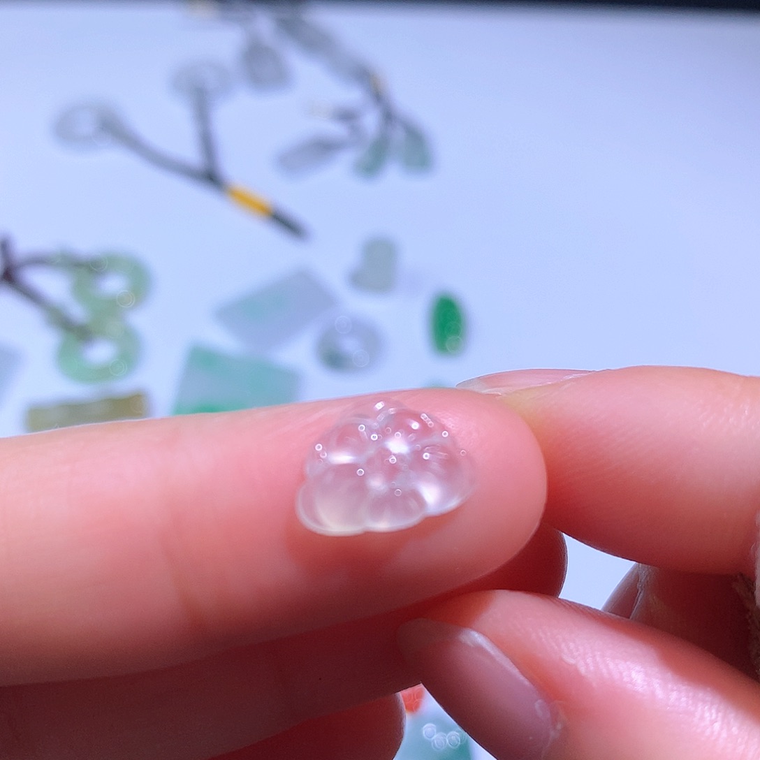 翡翠颈饰未镶嵌花