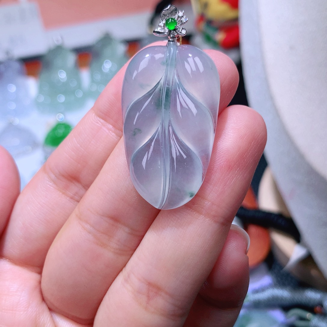 颈饰18K金镶嵌翡翠叶子