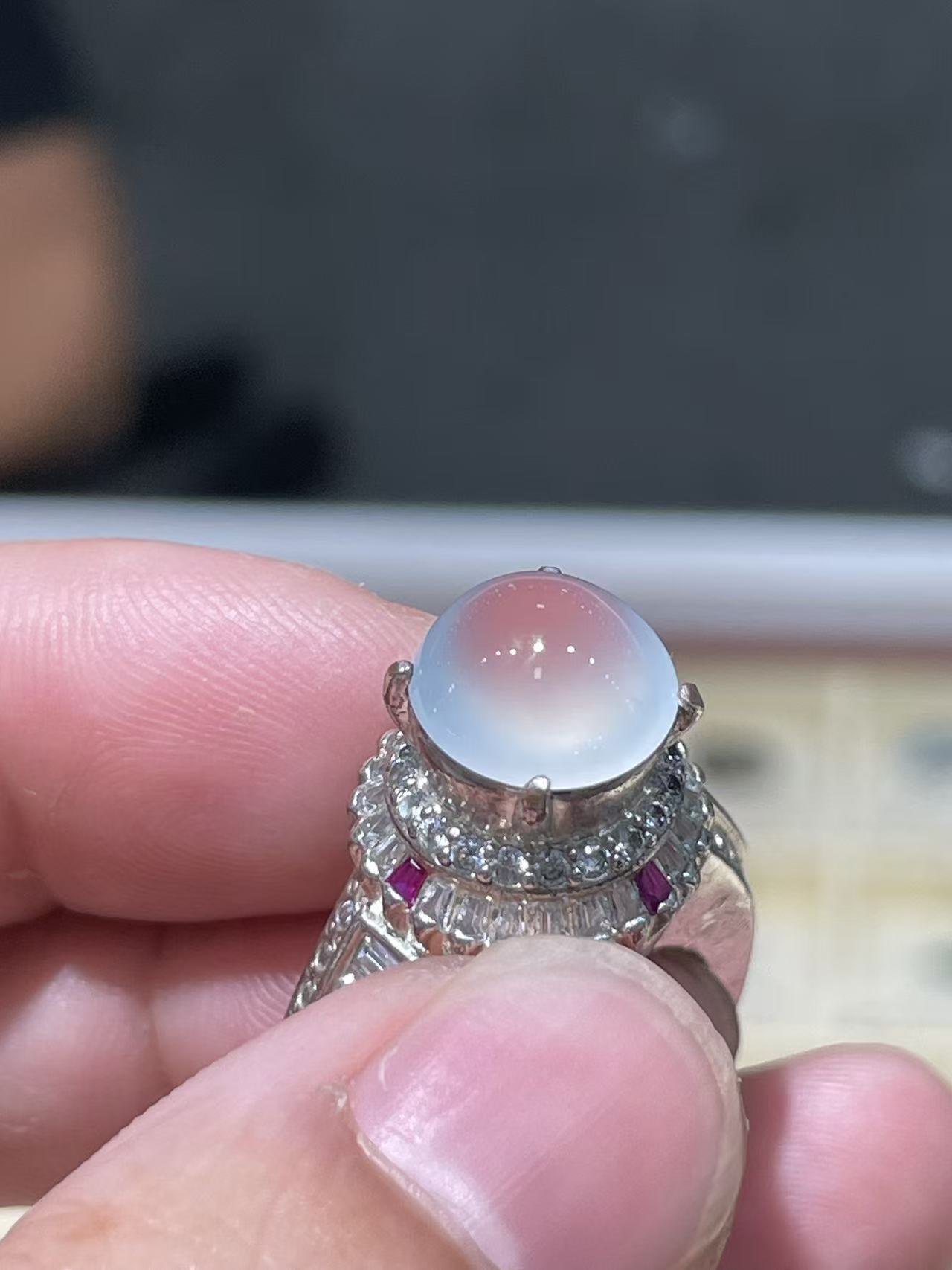 天然翡翠A货玻璃种蓝钢白冰蛋面彰显独特气质