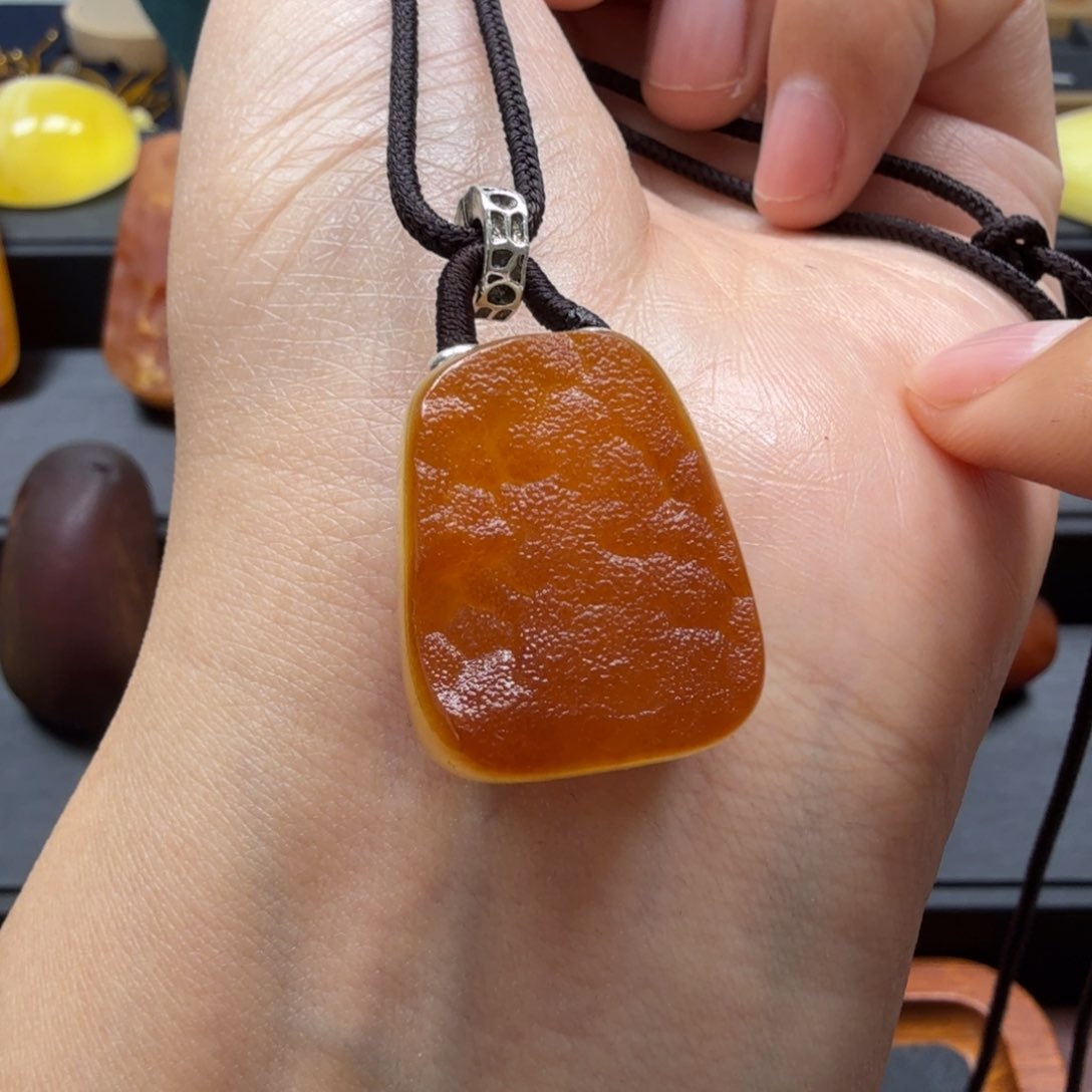 琥珀吊坠(赠链)未镶嵌