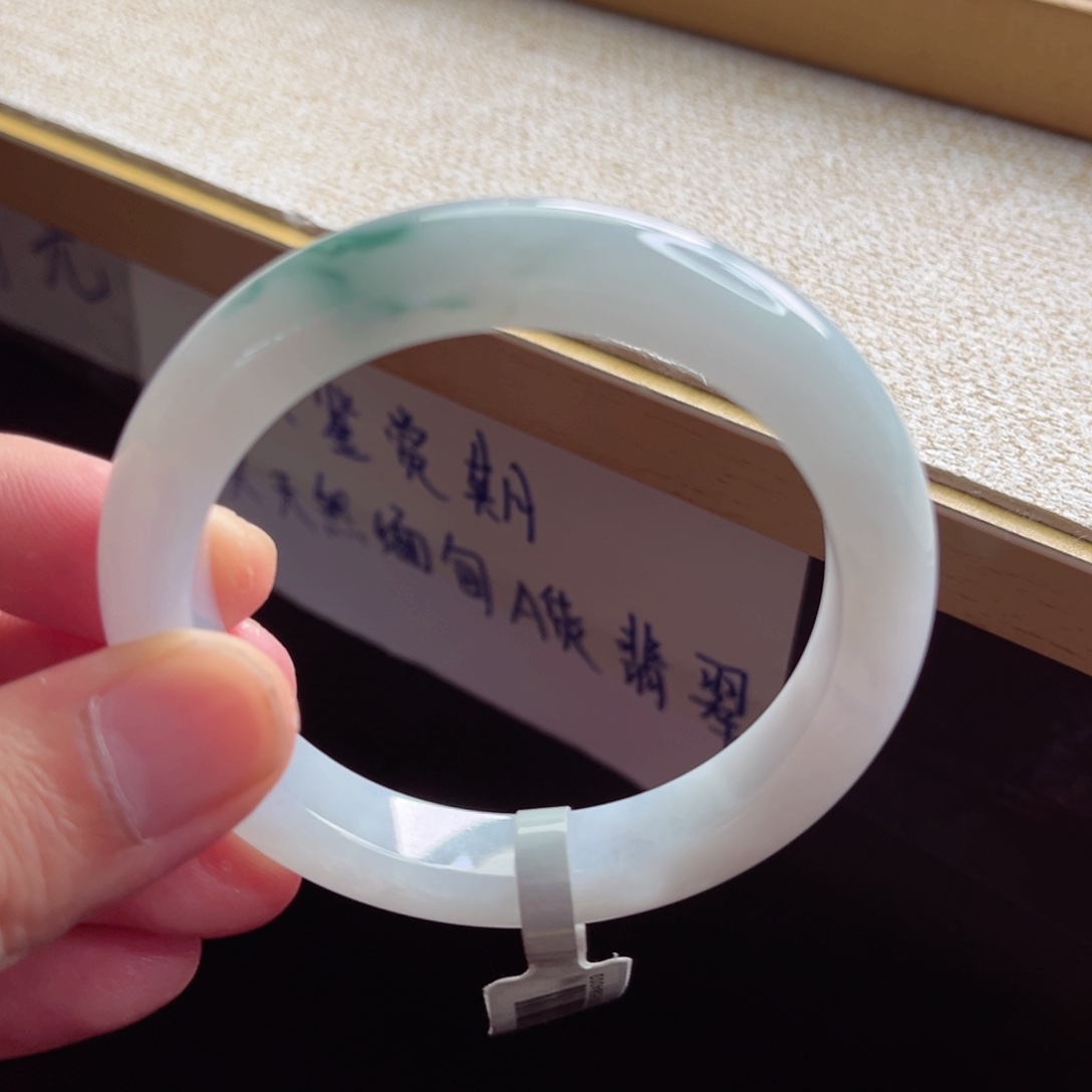 翡翠手镯未镶嵌手镯