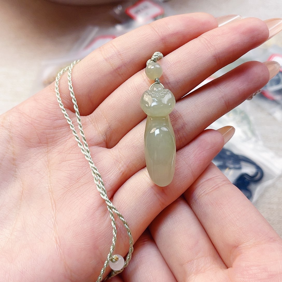 J***g和田玉未镶嵌吊坠(赠链)