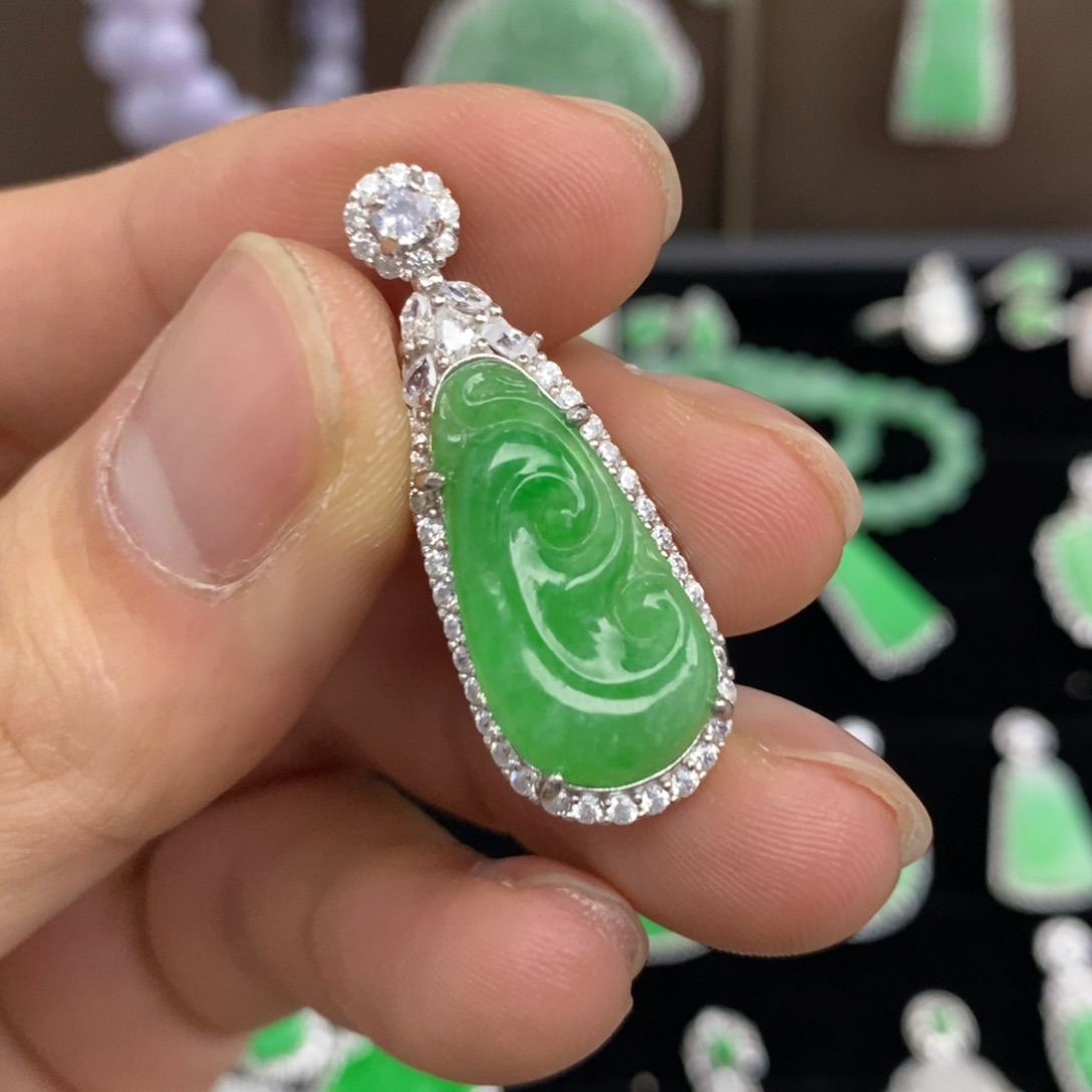 翡翠颈饰银S925镶嵌天然翡翠