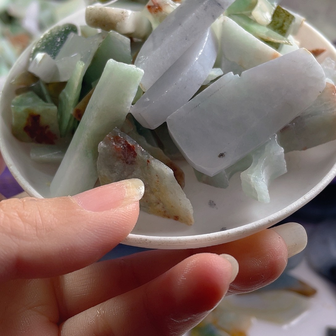 颈饰未镶嵌翡翠在