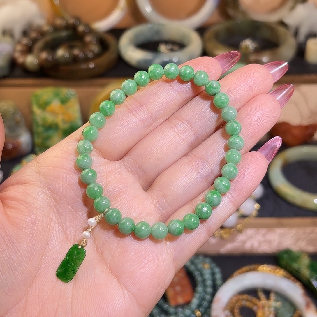 翡翠手链未镶嵌满绿