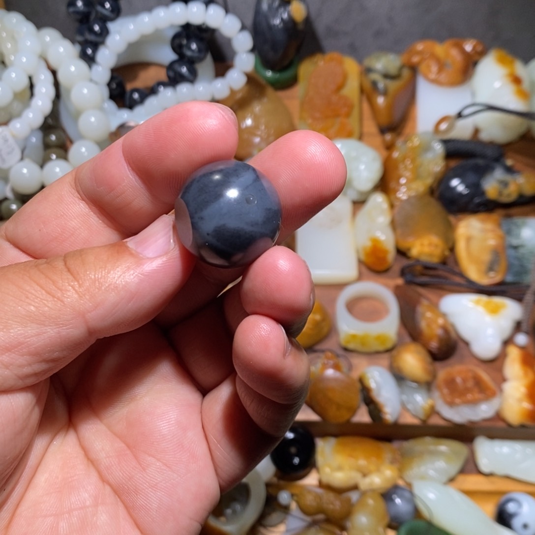 和田玉颈饰未镶嵌魔**心