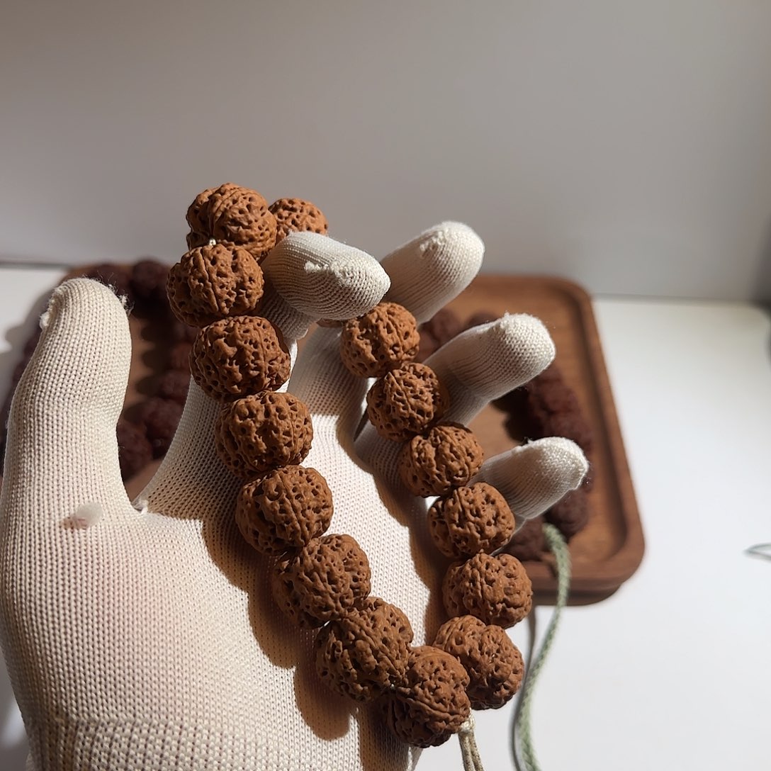 先***画金刚菩提吊坠古龙梅花定制