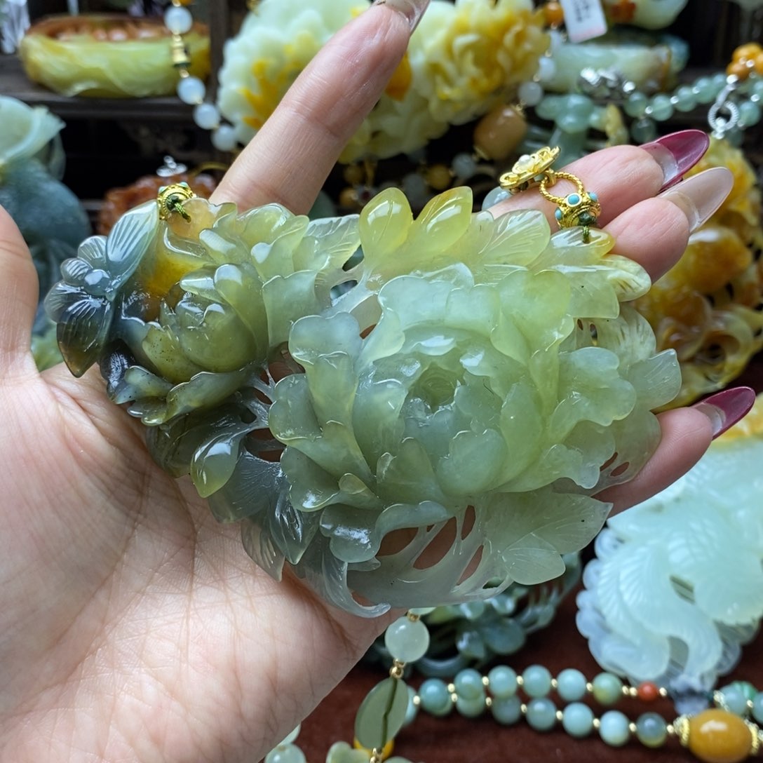 蛇纹石玉颈饰未镶嵌清*