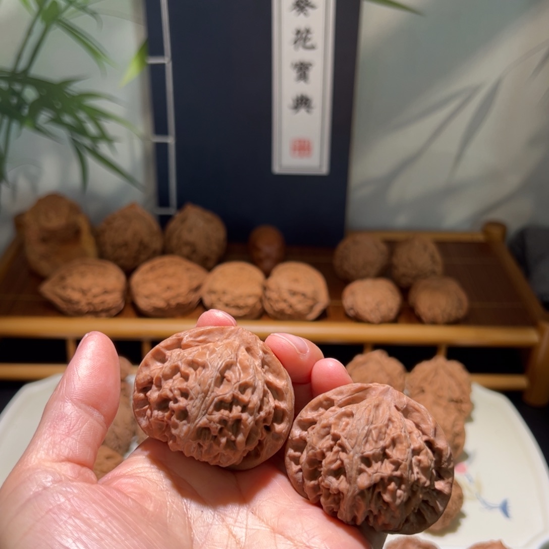 共***人文玩核桃吊坠铁宫灯