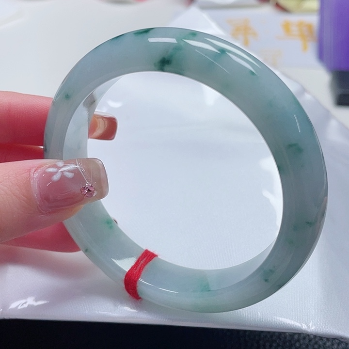 翡翠手镯未镶嵌缅甸