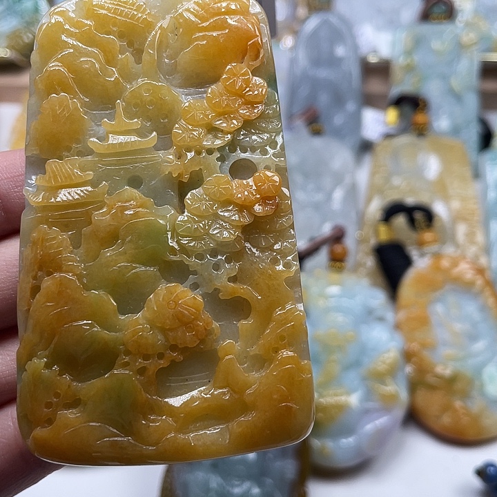 横***马翡翠未镶嵌颈饰天然