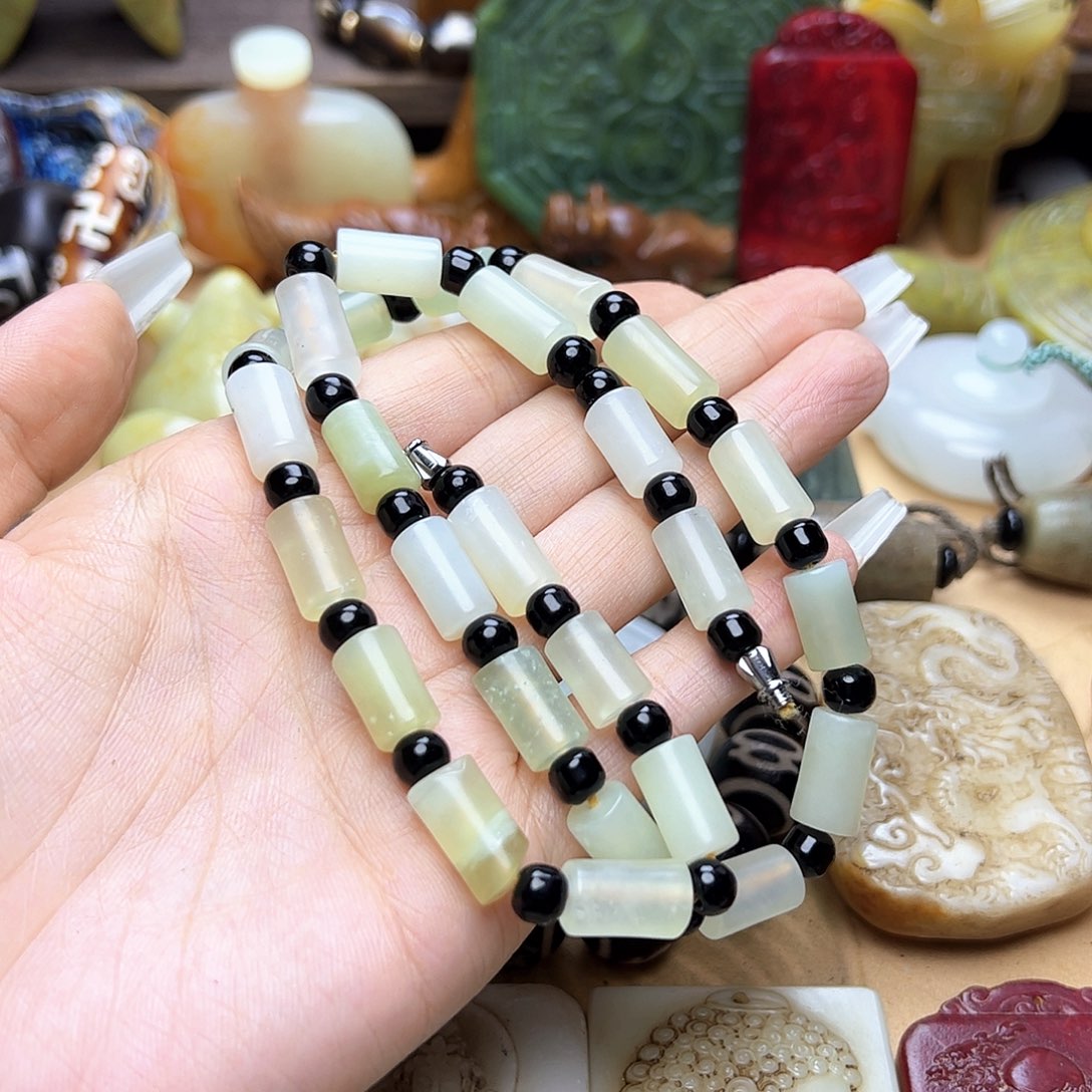 蛇纹石玉未镶嵌颈饰