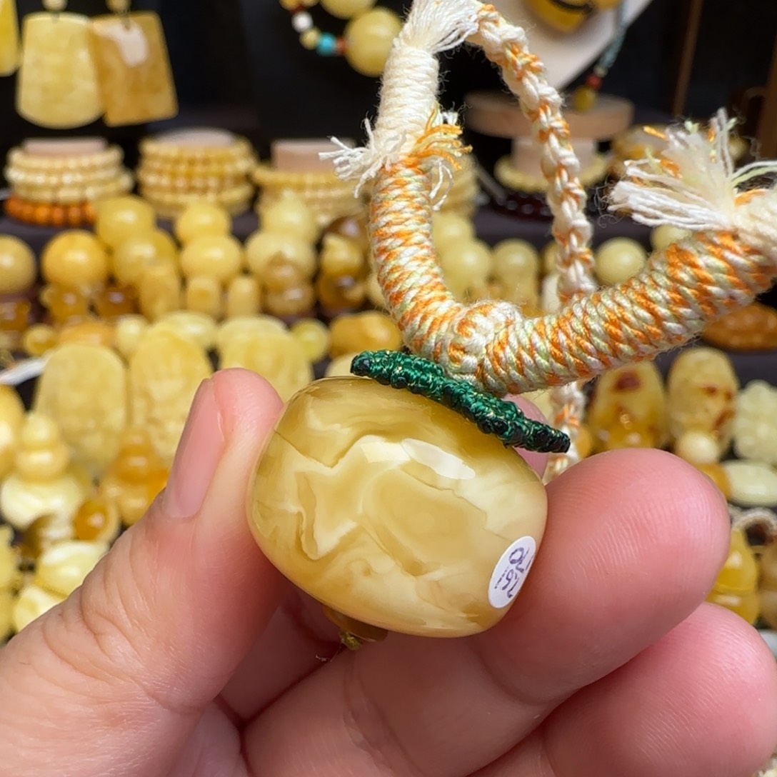 琥珀未镶嵌套链天然俄料浓蜡妖花蜜蜡墩子吊坠
