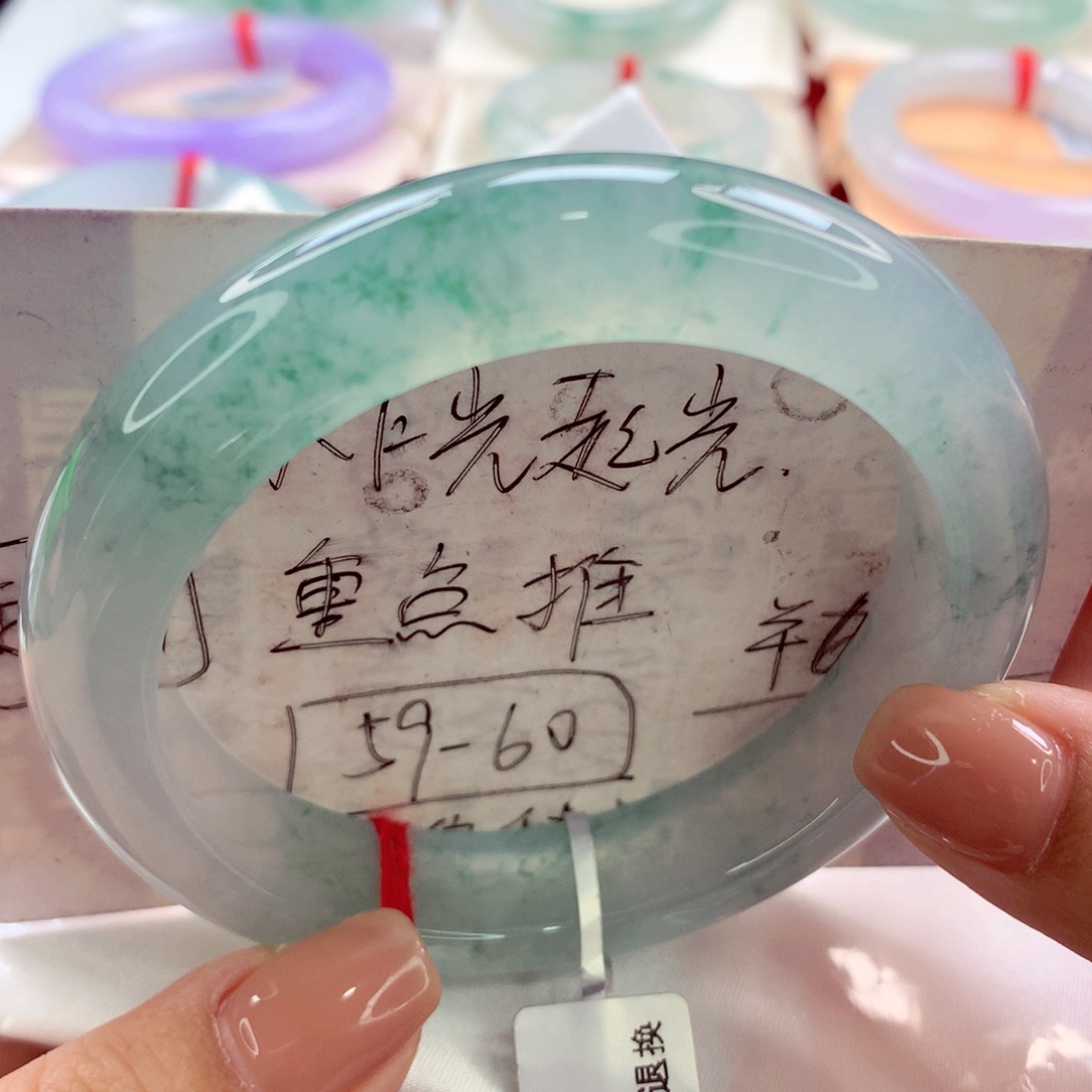 翡翠手镯未镶嵌师妹