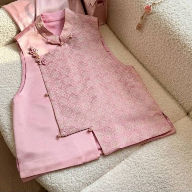 璇子【定胜粉】新中式高级感粉色拼接洋气马甲2025A0213