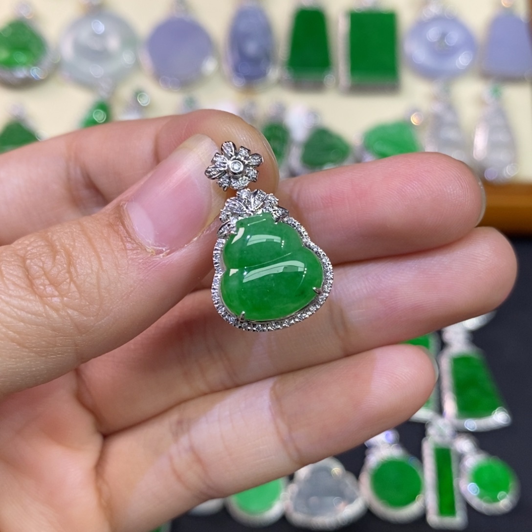 翡翠吊坠(不含链)18K金镶嵌