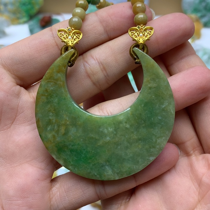 翡翠颈饰未镶嵌翡翠