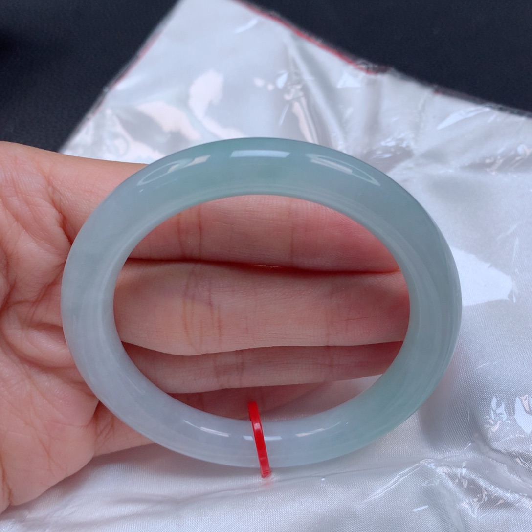 翡翠手镯未镶嵌回****经天然