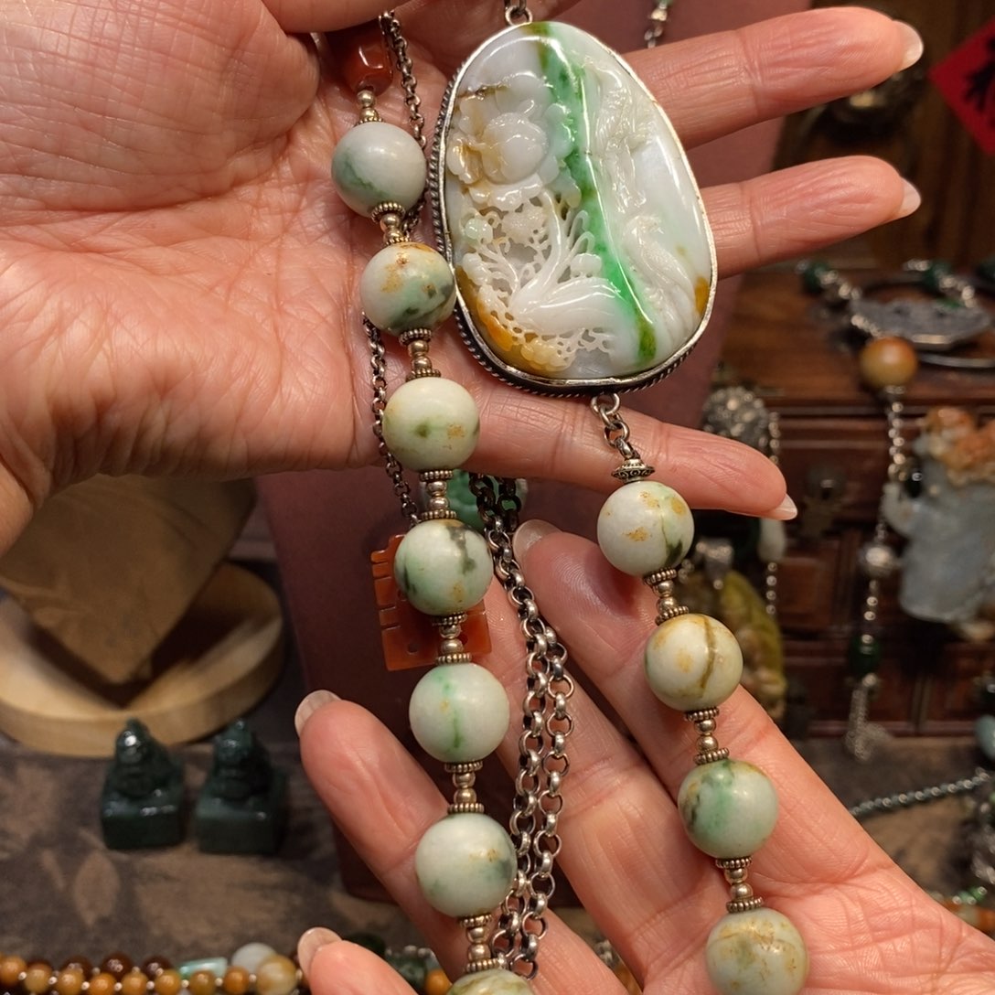 翡翠吊坠(赠链)未镶嵌